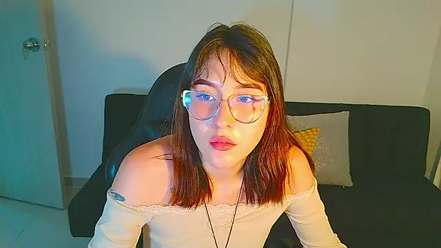 Yulienneg online show from February 2026 12:00:01 AM