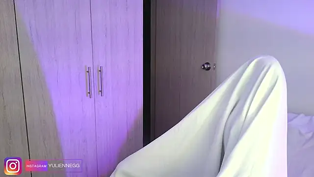 Yulienneg online show from November 2025 11:05:02 PM