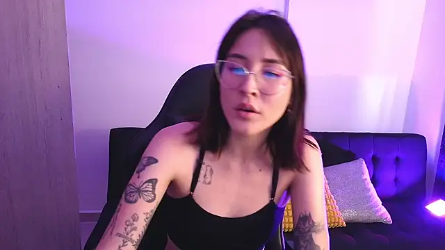 Yulienneg online show from November 2025 08:53:01 PM