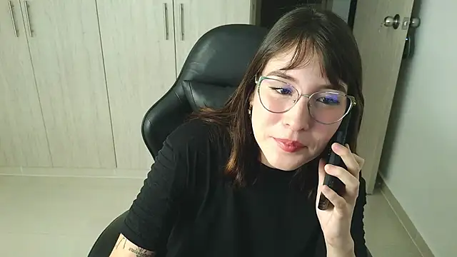 Yulienneg online show from January 2026 12:28:01 AM