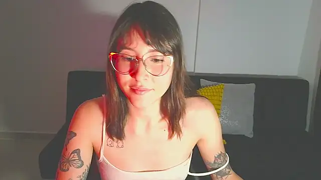 Yulienneg online show from April 2026 02:10:01 AM