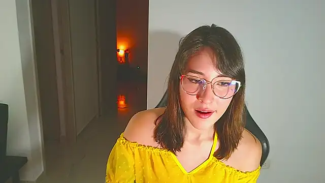 Yulienneg online show from April 2026 12:48:01 AM