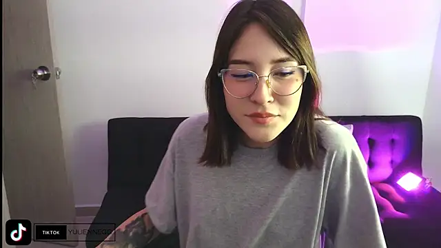 Yulienneg online show from November 2025 12:31:01 AM