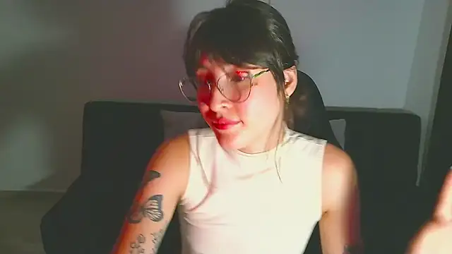Yulienneg online show from April 2026 01:10:02 AM