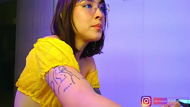 Yulienneg online show from October 2025 12:03:01 AM