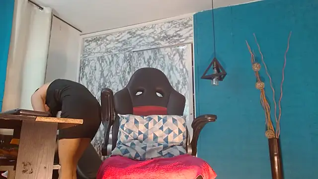 hanna mooreee online show from April 2026 07:04:02 PM