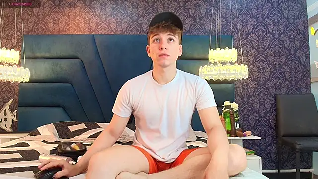 TaylerWhite online show from December 2025 11:56:01 AM