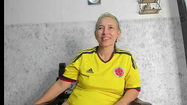 Snapshot of marly_charm_ chatting on October 2025 02:13:01 AM marly charm online show from October 2025 02:13:01 AM