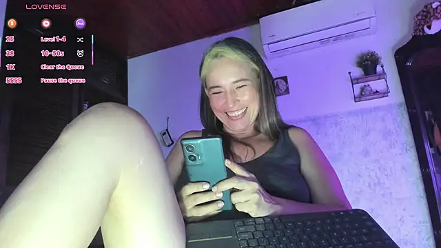 Snapshot of marly_charm_ chatting on October 2025 03:39:01 AM marly charm online show from October 2025 03:39:01 AM