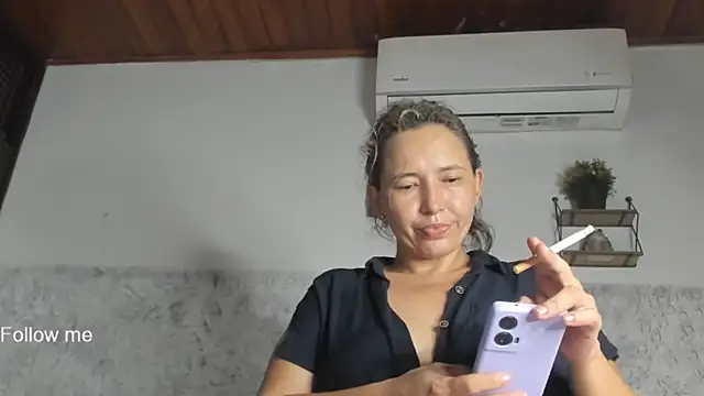 Snapshot of marly_charm_ chatting on November 2025 01:48:02 AM marly charm online show from November 2025 01:48:02 AM