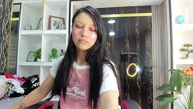 Snapshot of Sophie_Calloway chatting on October 2025 02:49:02 PM Sophie Calloway online show from October 2025 02:49:02 PM