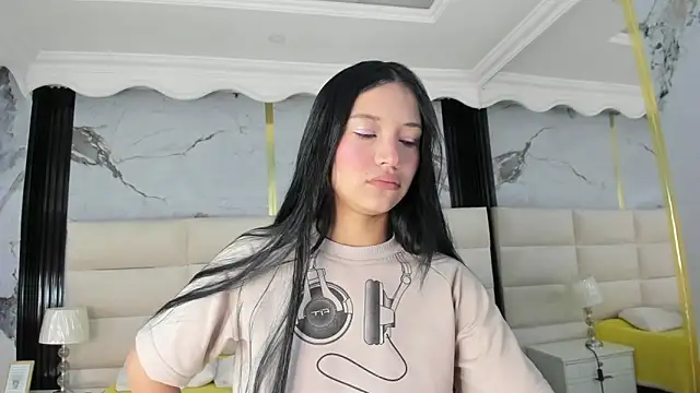 Sophie Calloway online show from April 2026 02:43:02 PM