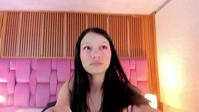 Sophie Calloway online show from October 2025 02:17:02 PM