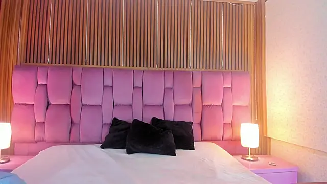 Snapshot of Sophie_Calloway chatting on October 2025 02:38:01 PM Sophie Calloway online show from October 2025 02:38:01 PM