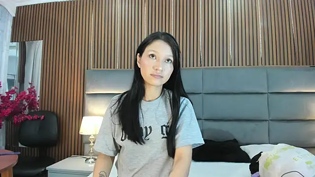 Sophie Calloway online show from September 2025 01:07:01 PM