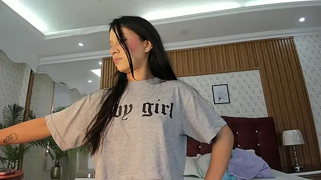 Sophie Calloway online show from February 2026 02:40:01 PM