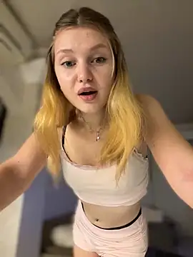 Emaline Fane online show from December 2025 06:18:02 PM