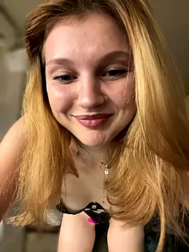 Emaline Fane online show from November 2025 07:18:02 PM