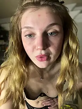 Snapshot of Emaline_Fane chatting on July 2026 07:58:01 PM Emaline Fane online show from July 2026 07:58:01 PM