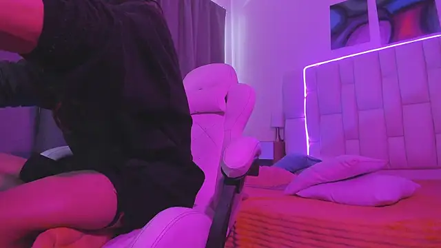 MilkWhore1 online show from March 2026 08:33:01 PM