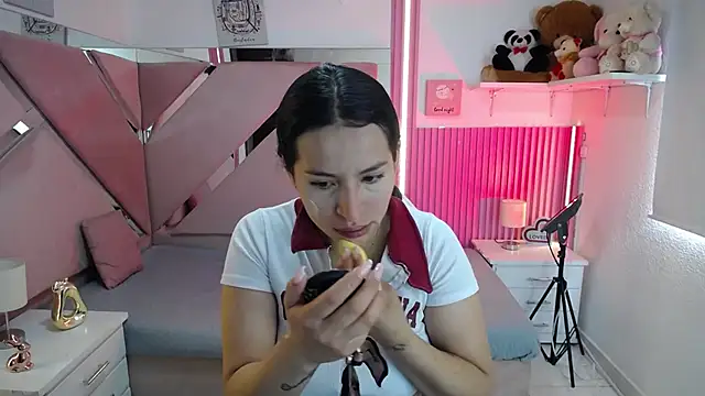 Snapshot of Mia_garcia28 chatting on June 2026 01:38:02 PM Mia garcia28 online show from June 2026 01:38:02 PM