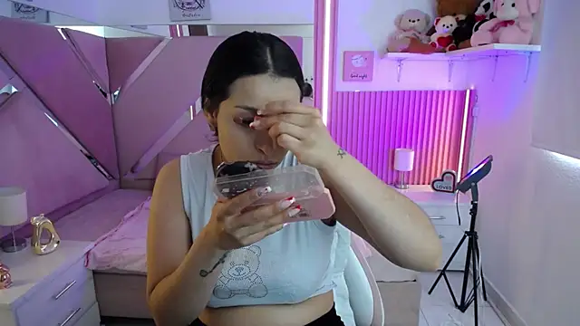 Mia garcia28 online show from December 2025 07:48:01 PM