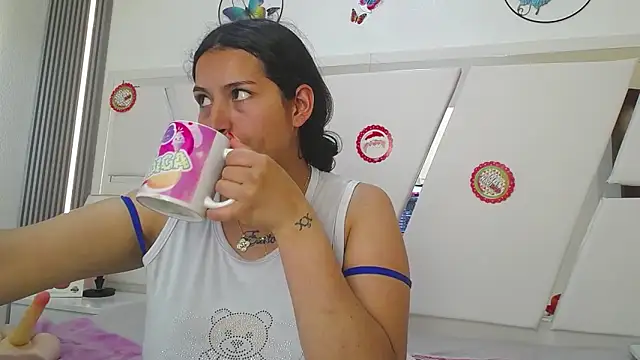 Mia garcia28 online show from December 2025 07:25:02 PM