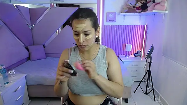 Mia garcia28 online show from November 2025 07:39:01 PM