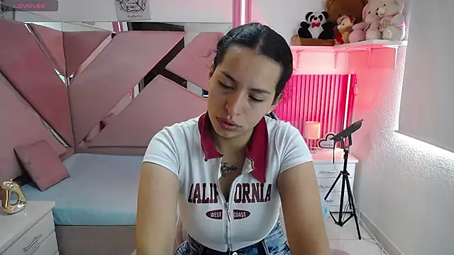 Snapshot of Mia_garcia28 chatting on June 2026 01:41:02 PM Mia garcia28 online show from June 2026 01:41:02 PM