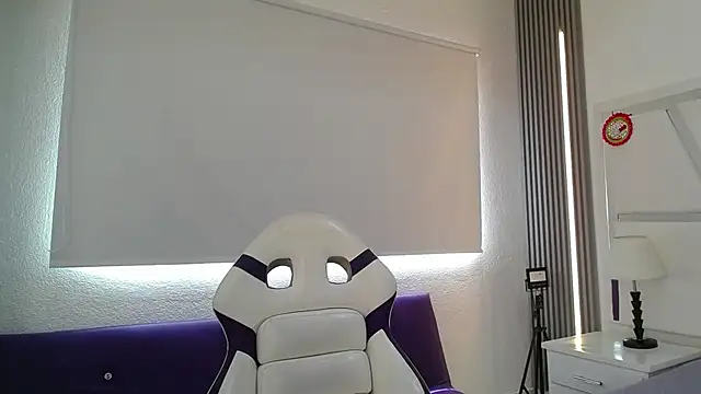 Mia garcia28 online show from December 2025 03:38:02 PM