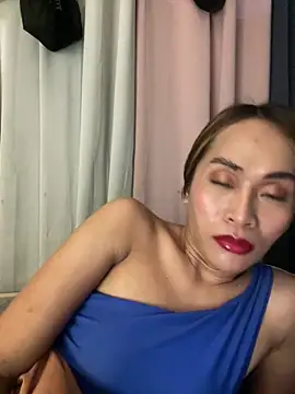 Snapshot of RomanticPearlTS chatting on February 2026 02:22:02 AM RomanticPearlTS online show from February 2026 02:22:02 AM