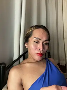 Snapshot of RomanticPearlTS chatting on February 2026 01:52:01 PM RomanticPearlTS online show from February 2026 01:52:01 PM