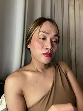 Snapshot of RomanticPearlTS chatting on February 2026 01:16:02 AM RomanticPearlTS online show from February 2026 01:16:02 AM