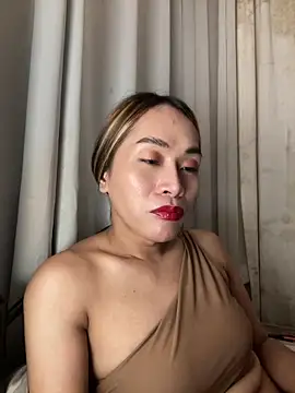 Snapshot of RomanticPearlTS chatting on February 2026 02:45:02 AM RomanticPearlTS online show from February 2026 02:45:02 AM