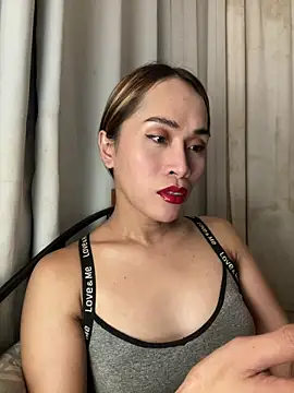 Snapshot of RomanticPearlTS chatting on February 2026 01:33:02 PM RomanticPearlTS online show from February 2026 01:33:02 PM