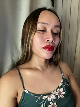 Snapshot of RomanticPearlTS chatting on June 2026 04:21:02 AM RomanticPearlTS online show from June 2026 04:21:02 AM