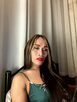 Snapshot of RomanticPearlTS chatting on January 2026 01:14:01 PM RomanticPearlTS online show from January 2026 01:14:01 PM