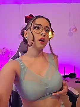 Mia wee online show from February 2026 06:54:01 PM