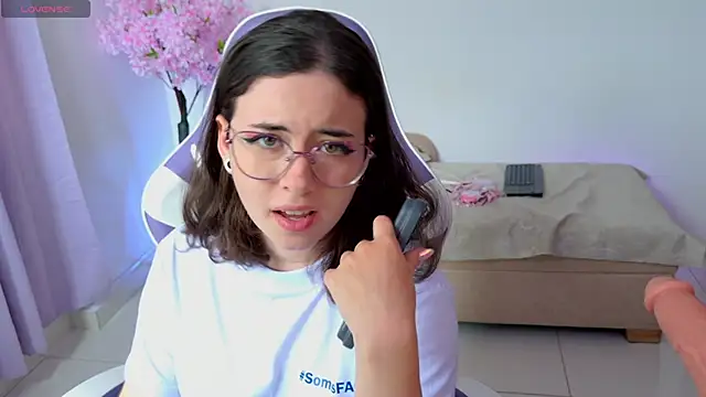 Mia wee online show from May 2026 04:00:02 PM
