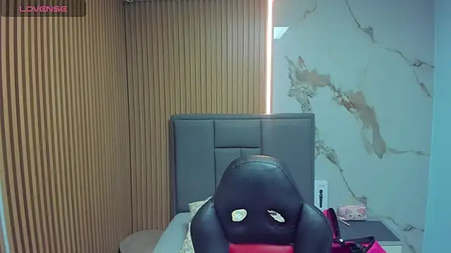 Isisleroy1 online show from March 2026 02:19:02 AM