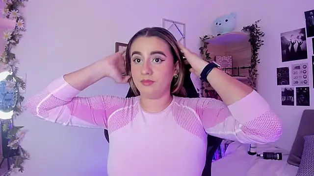 Snapshot of Lana_Herondale chatting on September 2025 09:40:01 PM Lana Herondale online show from September 2025 09:40:01 PM