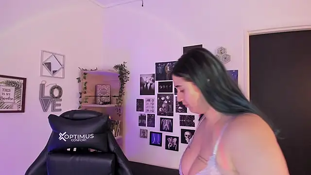 Snapshot of Lana_Herondale chatting on November 2025 11:31:02 PM Lana Herondale online show from November 2025 11:31:02 PM