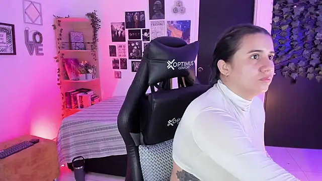 Snapshot of Lana_Herondale chatting on November 2025 09:32:02 AM Lana Herondale online show from November 2025 09:32:02 AM