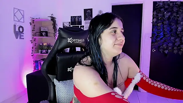 Snapshot of Lana_Herondale chatting on December 2025 09:20:01 AM Lana Herondale online show from December 2025 09:20:01 AM