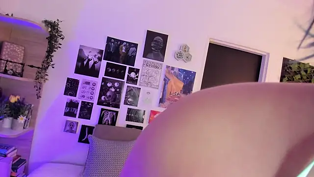 Snapshot of Lana_Herondale chatting on November 2025 09:29:01 PM Lana Herondale online show from November 2025 09:29:01 PM