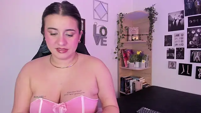 Snapshot of Lana_Herondale chatting on October 2025 09:43:02 PM Lana Herondale online show from October 2025 09:43:02 PM