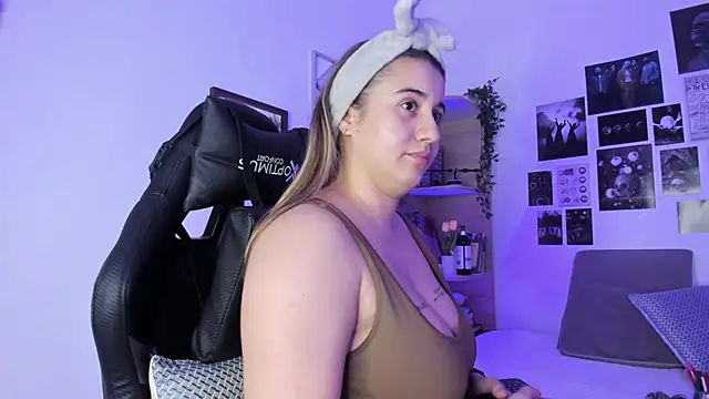 Snapshot of Lana_Herondale chatting on October 2025 09:05:01 PM Lana Herondale online show from October 2025 09:05:01 PM