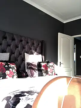 Thick Shawtyy online show from September 2025 02:31:01 PM