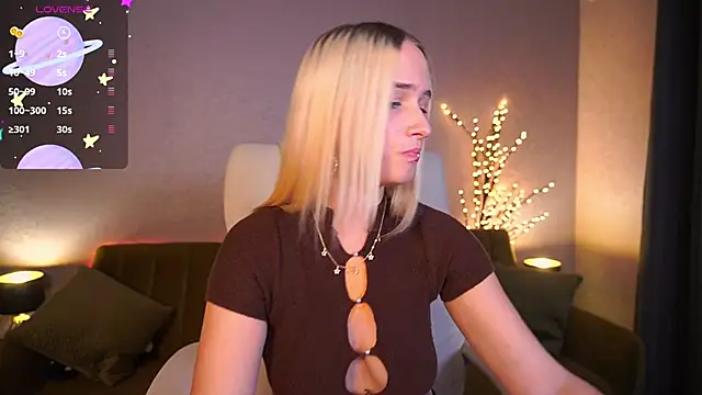 LilElfie online show from September 2025 07:02:01 PM