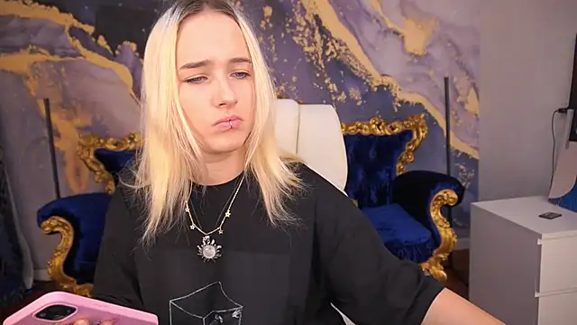 LilElfie online show from September 2025 06:01:02 AM
